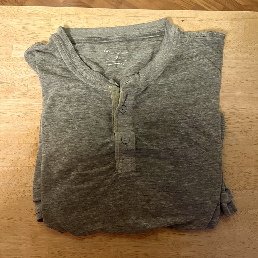 Gap Henley Tee